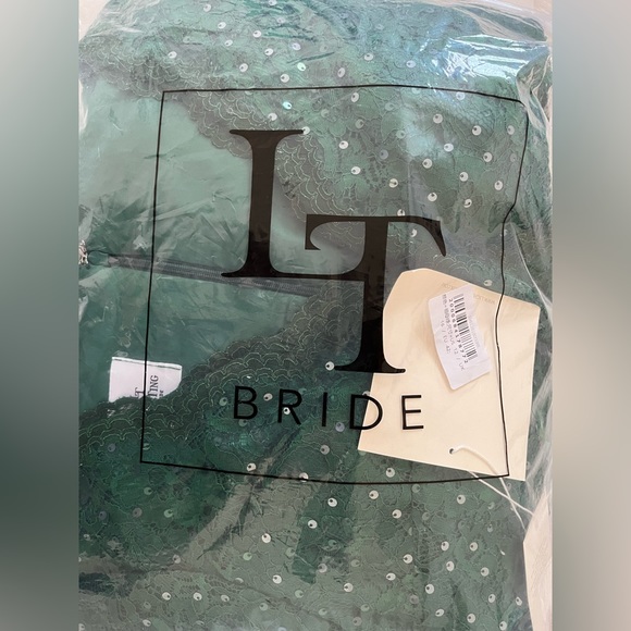 Ball Gown / Formal Dress - Picture 12 of 16